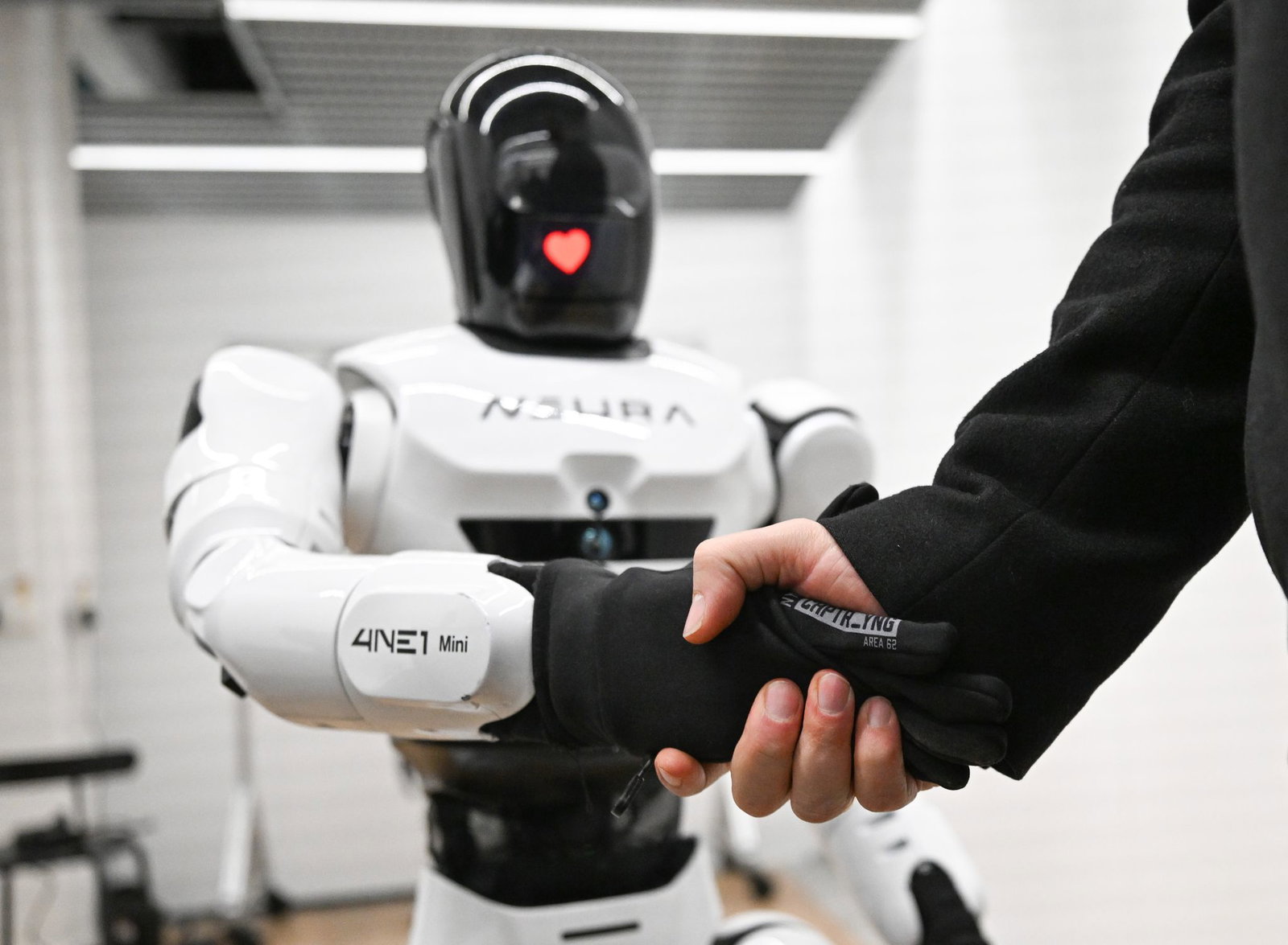 Die Roboterfirma Neura Robotics hat mehr als eine Milliarde US-Dollar eingesammelt. (Archivbild)