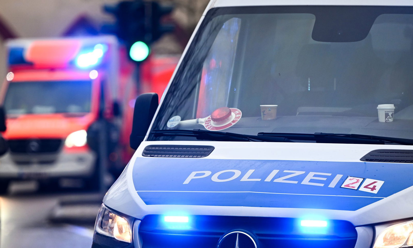 Ein Rettungshubschrauber brachte das Mädchen in ein Krankenhaus.
