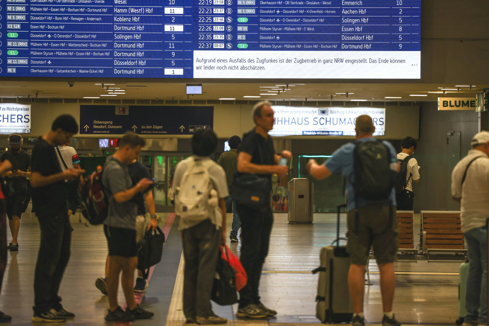 Bundesweit ist der Verkehr der Deutschen Bahn eingestellt.
