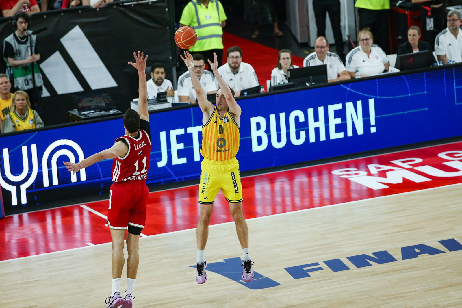Bayern und Alba stehen sich im finalen Showdown der Basketball-Bundesliga gegenüber.