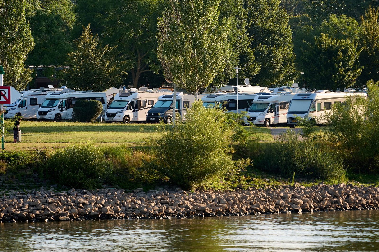 Campingurlaub ist in Rheinland-Pfalz, wie hier an der Mosel, weiterhin im Trend. (Symbolbild)