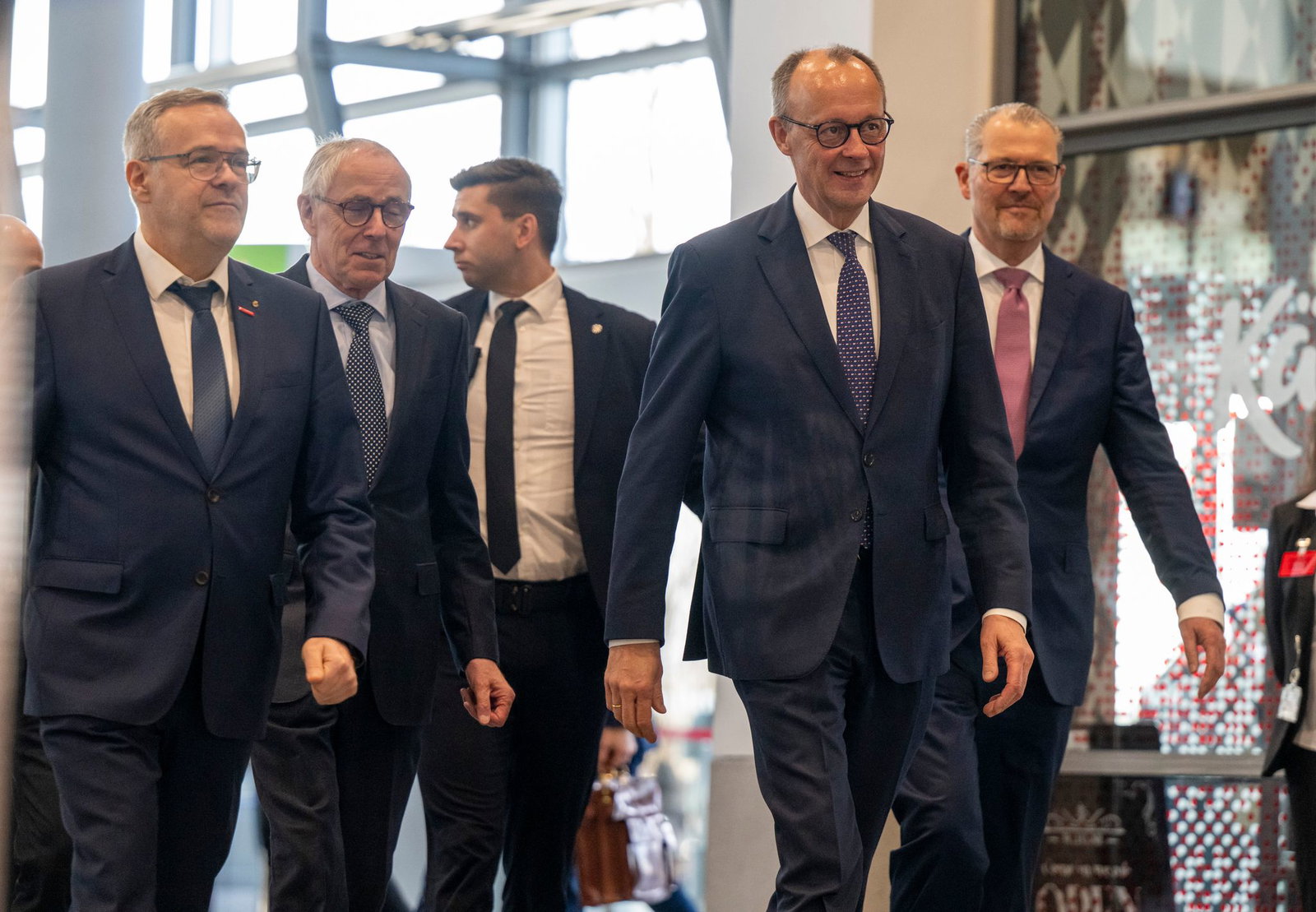Die Spitzenverbände der deutschen Wirtschaft sehen das Treffen mit den Spitzen der Koalition und Gewerkschaften am Mittwoch im Kanzleramt als Chance für einen gemeinsamen Reformkurs. (Archivbild)
