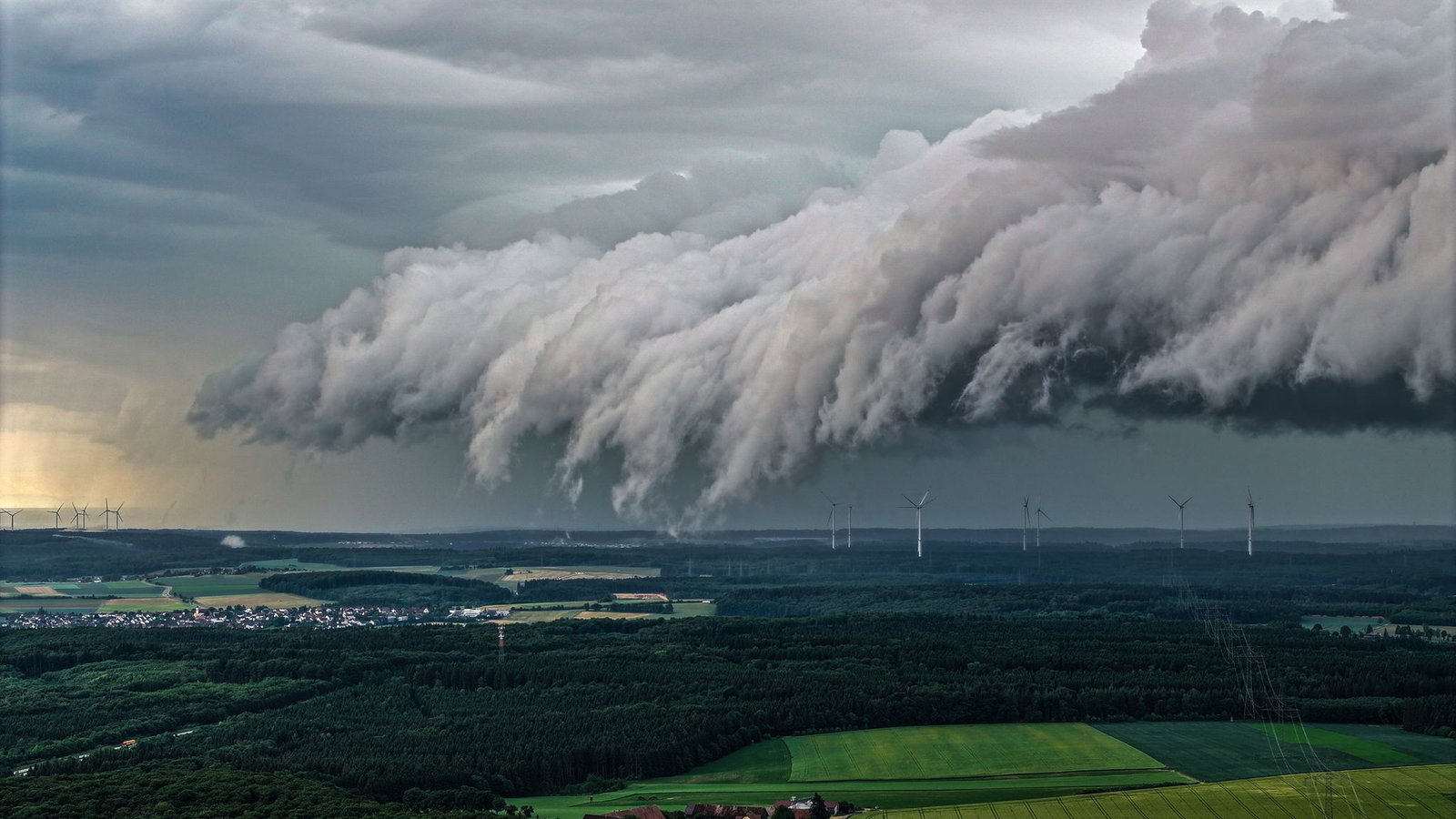 Gewitter ziehen über Heidenheim hinweg. 