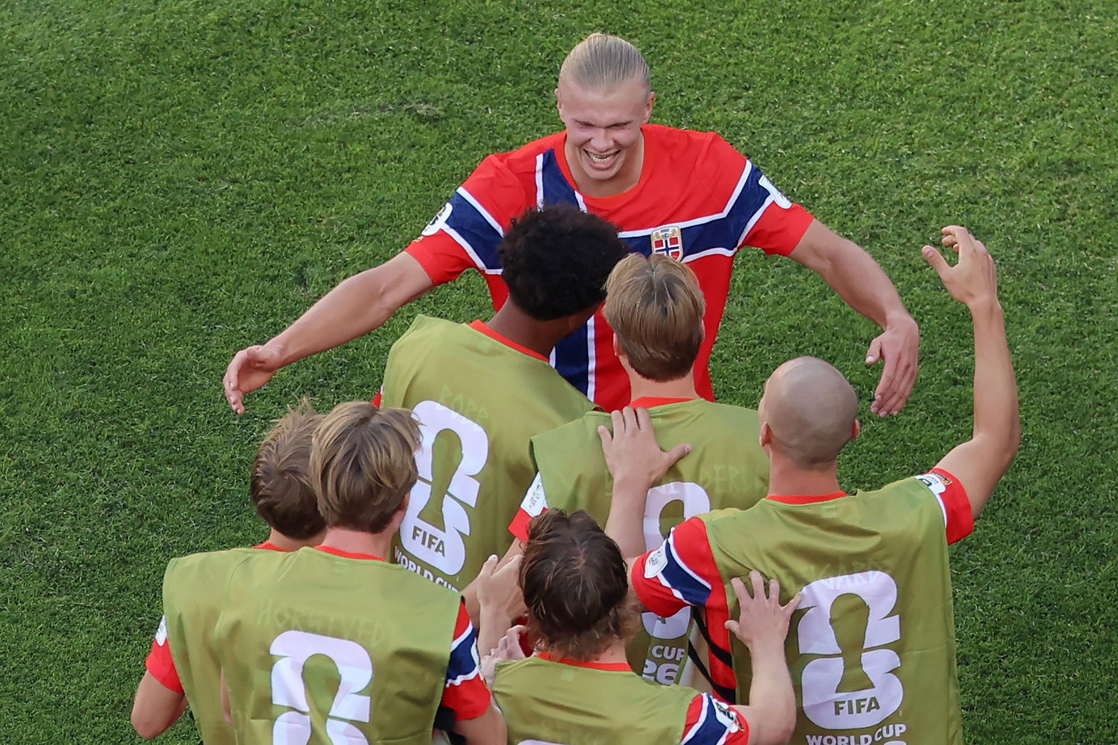 Erling Haaland feiert sein zweites Tor.