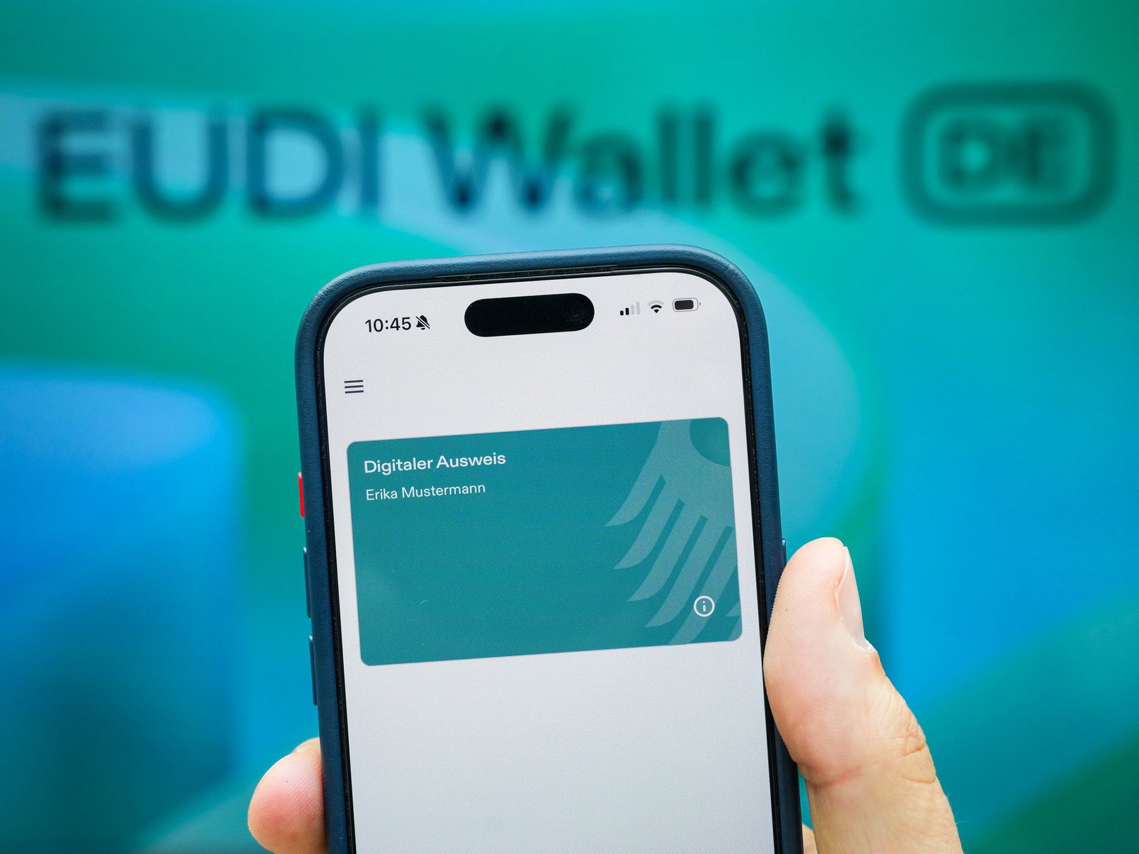 In einer Wallet auf dem Handy könnten bald «digitale Zwillinge» von Ausweis, Führerschein und Co. gespeichert werden. (Symbolbild)