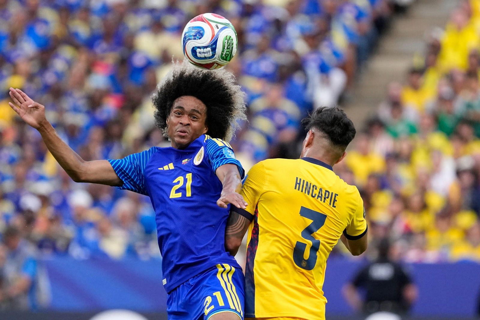 Der frühere Bremer Tahith Chong wehrte sich mit Curaçao tapfer. 