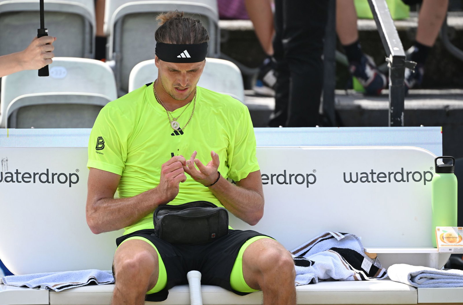 Regelmäßig überprüft Alexander Zverev während seiner Tennis-Matches seinen Blutzucker-Wert. (Archivbild)
