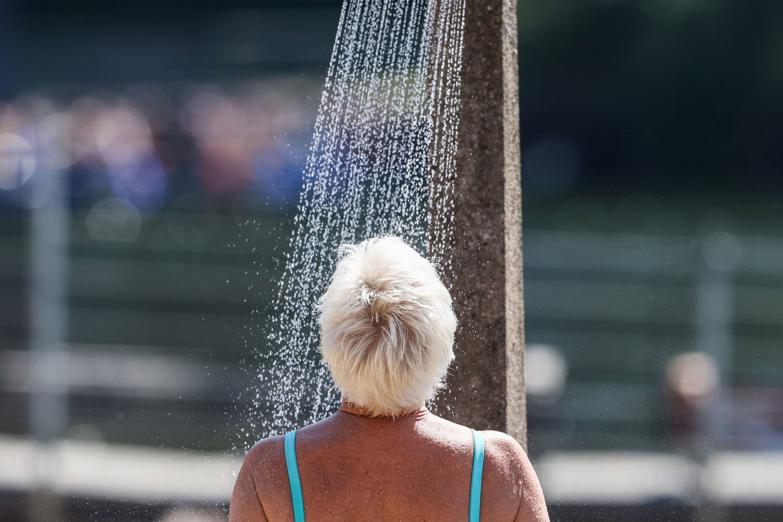 Eine Dusche kann in der gegenwärtigen Hitze eine Wohltat sein. (Symbolbild)
