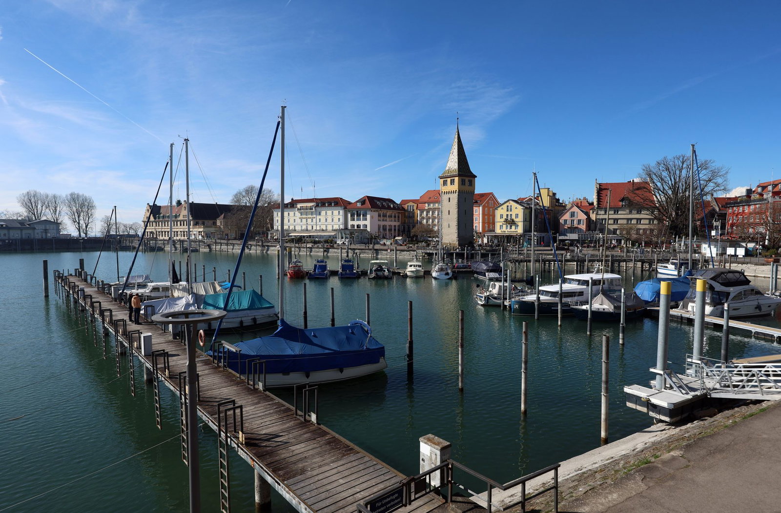 Parallel zu den Nobelpreisträgern wollen Deutschlands Wissenschaftsminister im Hafen von Lindau auf einem Passagierschiff tagen. (Archivbild)