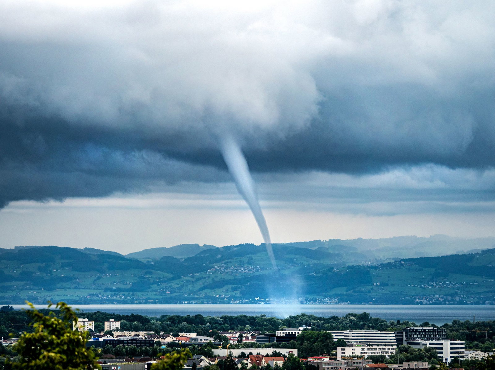 Wasserhosen über dem Bodensee gibt es immer wieder. (Archivbild) 