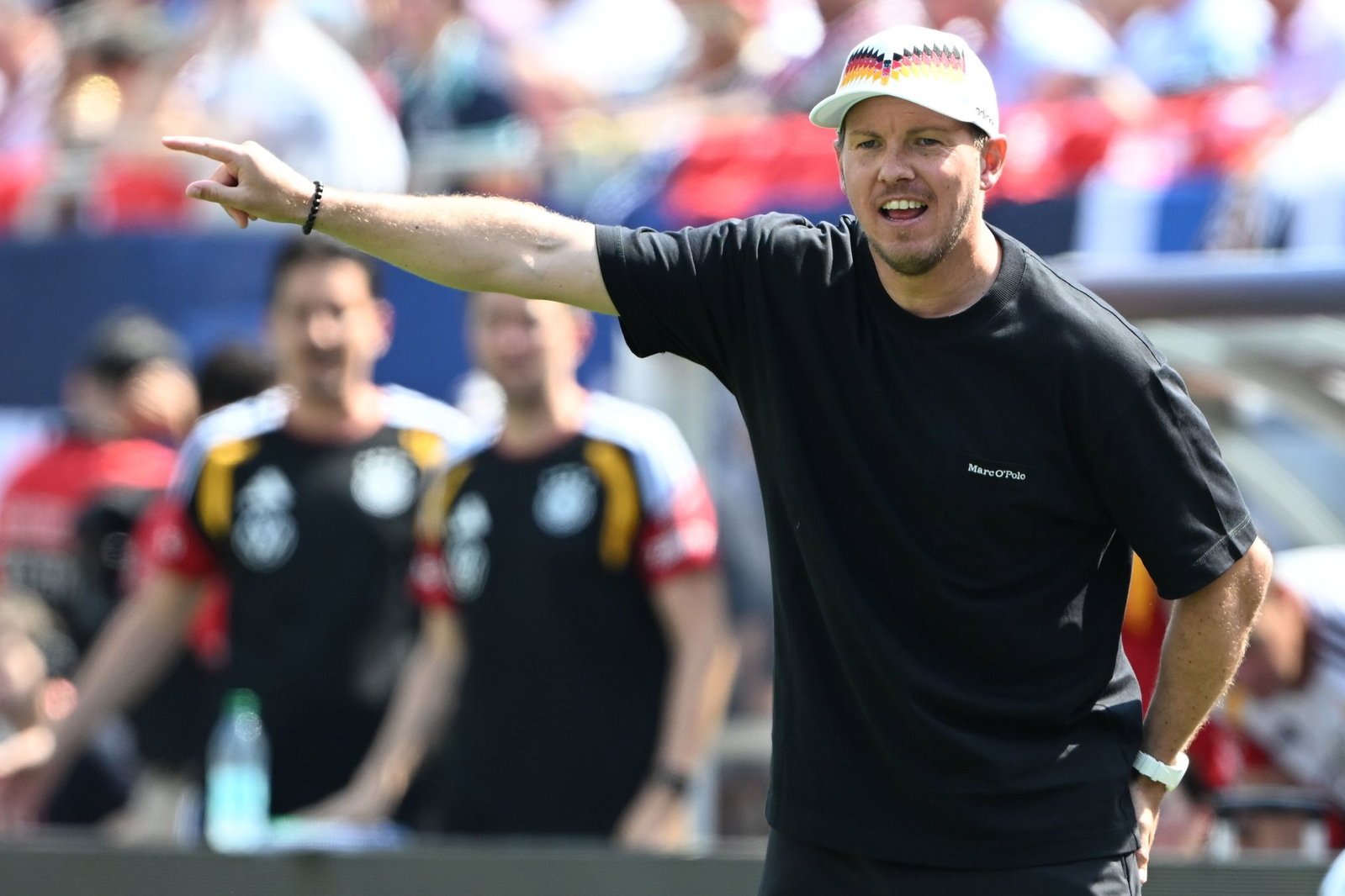 Julian Nagelsmann gibt Anweisungen bei der WM-Generalprobe der Nationalmannschaft.