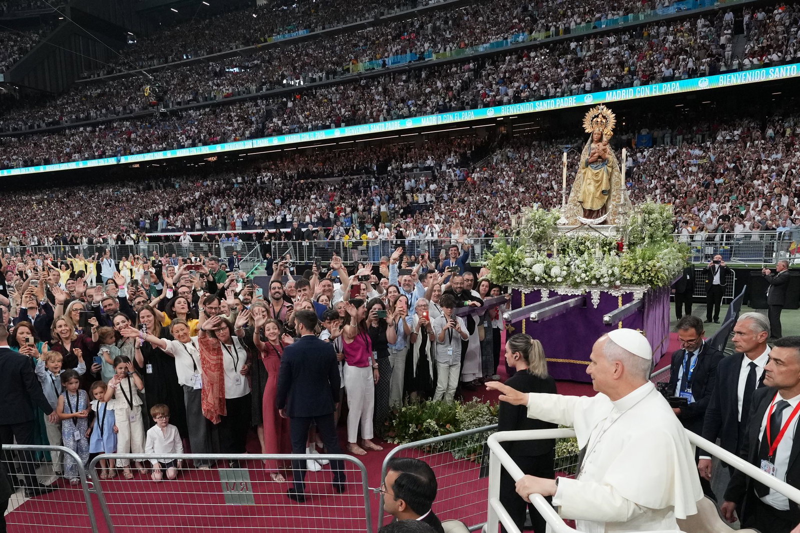 Der Papst hat im Bernabéu auch andere Prominente privat getroffen.