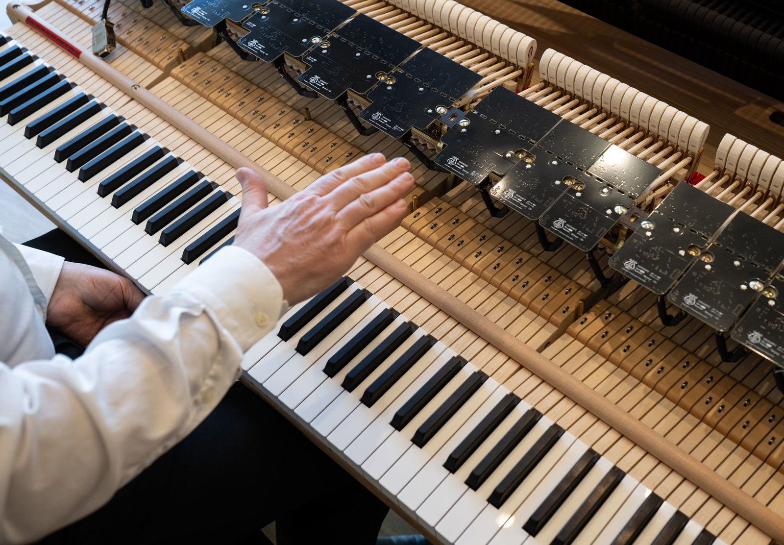 Rund 235.000 Euro kostet ein mit der Live-Übertragungstechnik ausgestatteter Steinway-Flügel. 