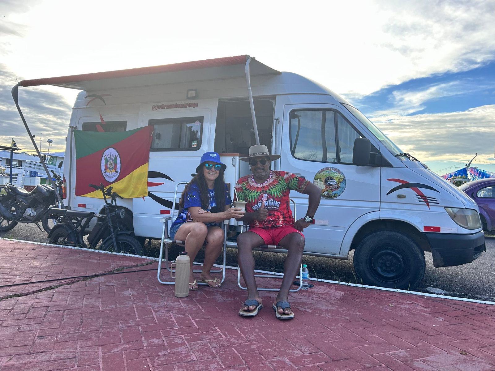 Das Paar ist aus dem Süden Brasilien mit dem Wohnmobil angereist.