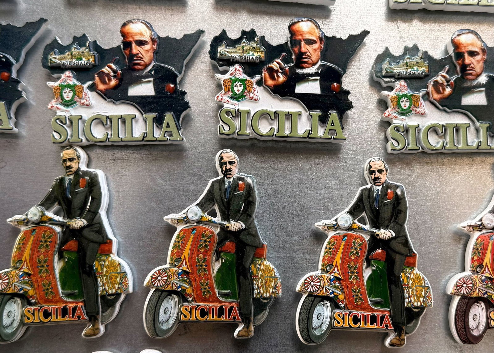 Mafia-Souvenirs sind in Palermo überall zu kaufen. (Archivbild)