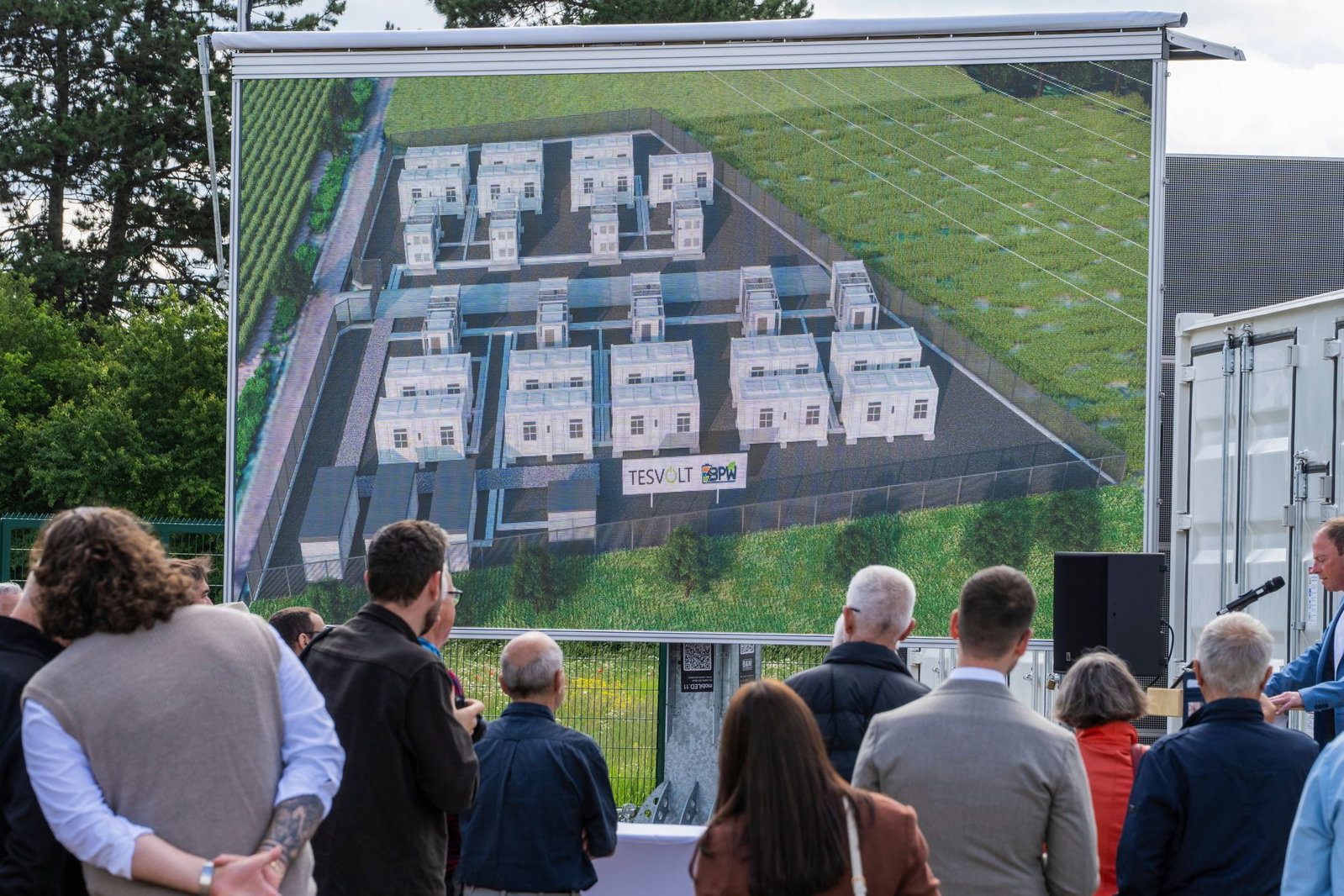 Der Batteriespeicherpark in Worms kann künftig Strom für bis zu 2.000 Haushalte speichern. 