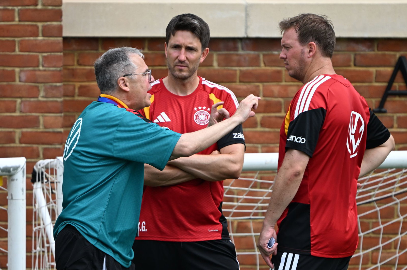 Andreas Rettig (l.) vertritt bei den Prämienverhandlungen die DFB-Seite. 