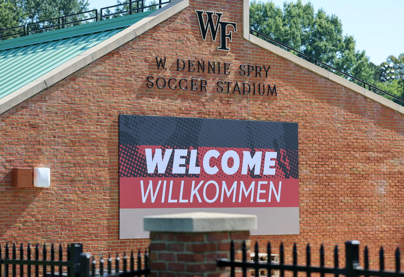 Die Nationalmannschaft reist in ihr WM-Quartier nach Winston-Salem. 