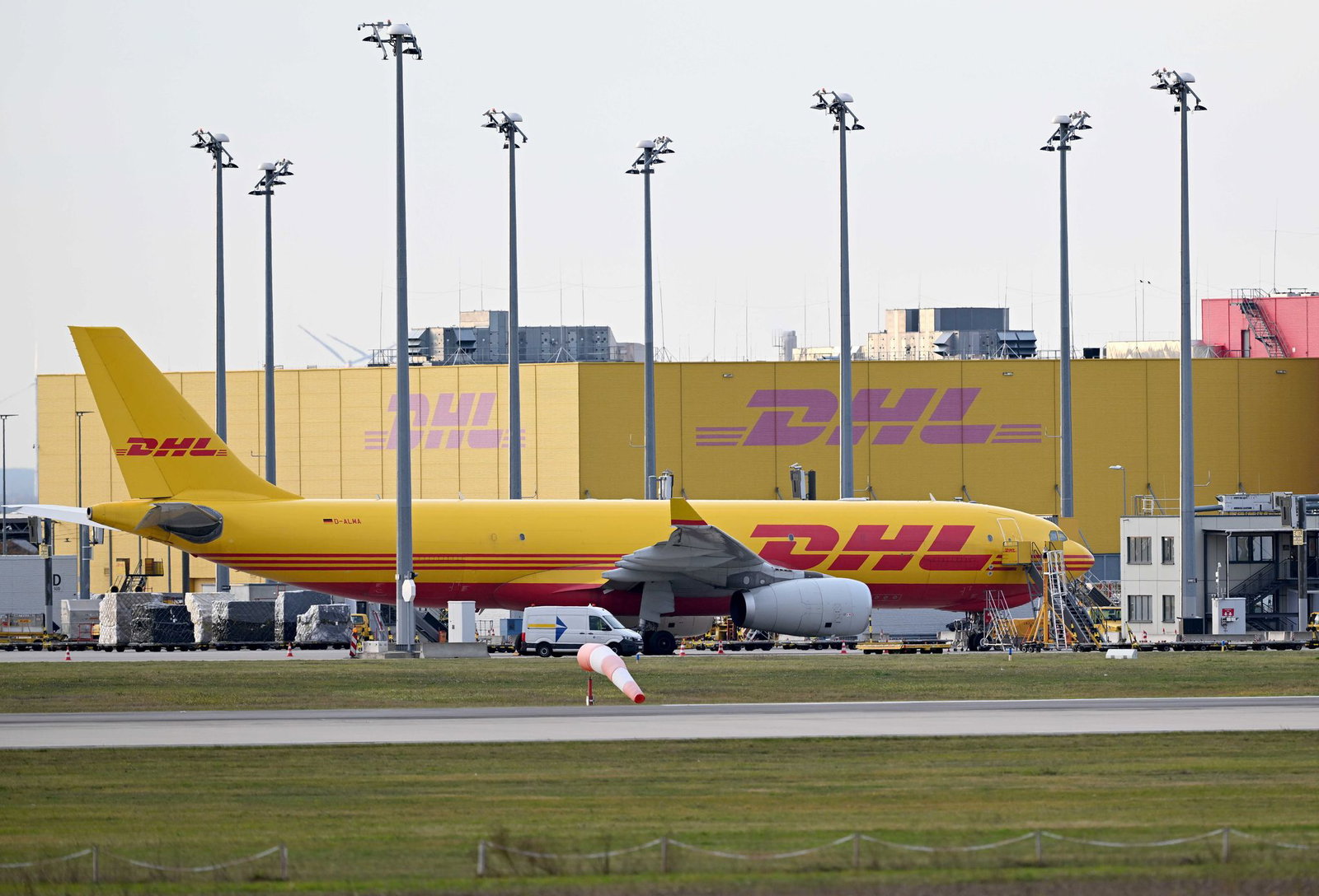 Im Juli 2024 wurde Sprengstoff in einem DHL-Paket in Leipzig entdeckt. (Symbolbild)