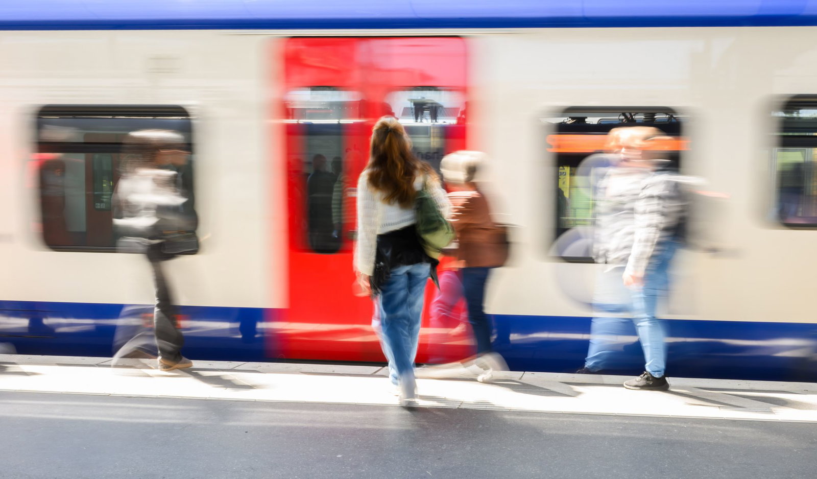 Während der gesamten Sommerferien können die Schülerinnen und Schüler das Deutschlandticket nicht nutzen. (Archivbild)