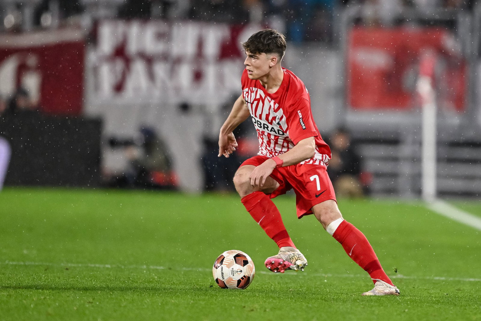 Noah Weißhaupt wechselt vom SC Freiburg zum SV Darmstadt 98. (Archivbild)