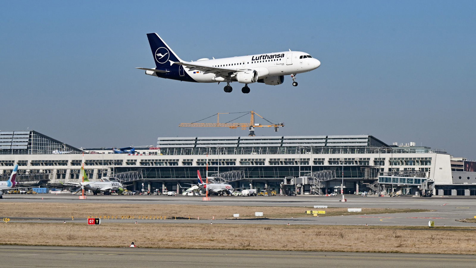 Eine Lufthansa-Maschine musste in Stuttgart zwischenlanden. (Archivbild)