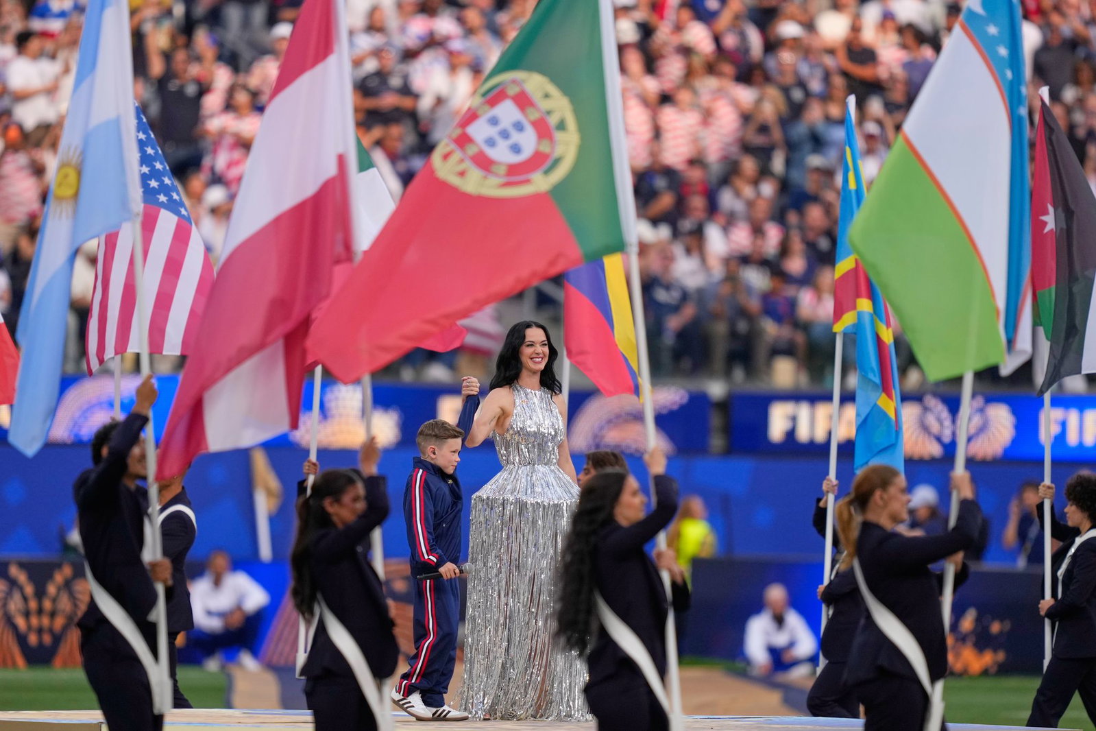 Sängerin Katy Perry war am Freitag beim Spiel der USA gegen Paraguay in Los Angeles aufgetreten.