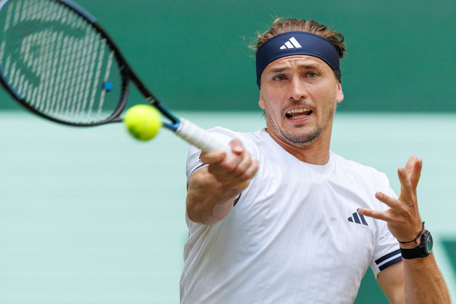 Alexander Zverev zeigte im Achtelfinale des Rasenturniers in Halle einen guten Auftritt. 