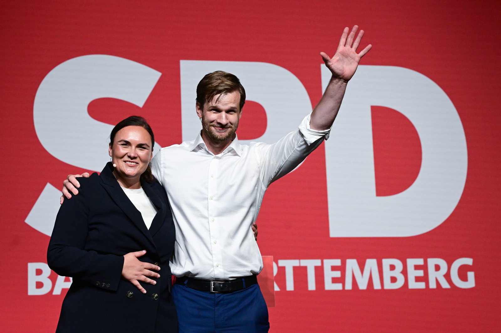 Cademartori und Mesarosch nach ihrer Wahl auf der Bühne.