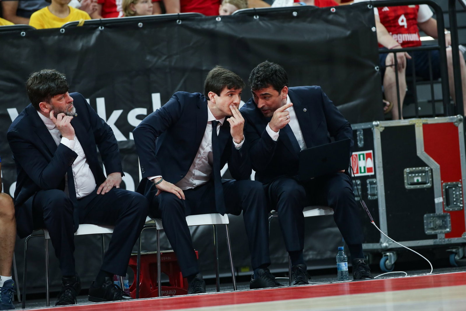 Zum Meister gecoacht: Alba-Trainer Pedro Calles (M).