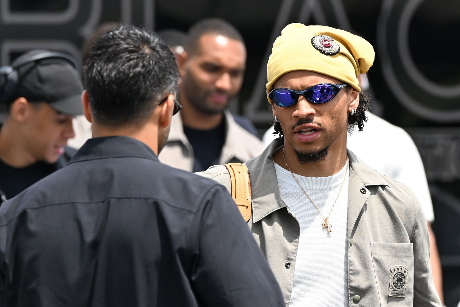 Leroy Sané bei der Ankunft in Kanada. 