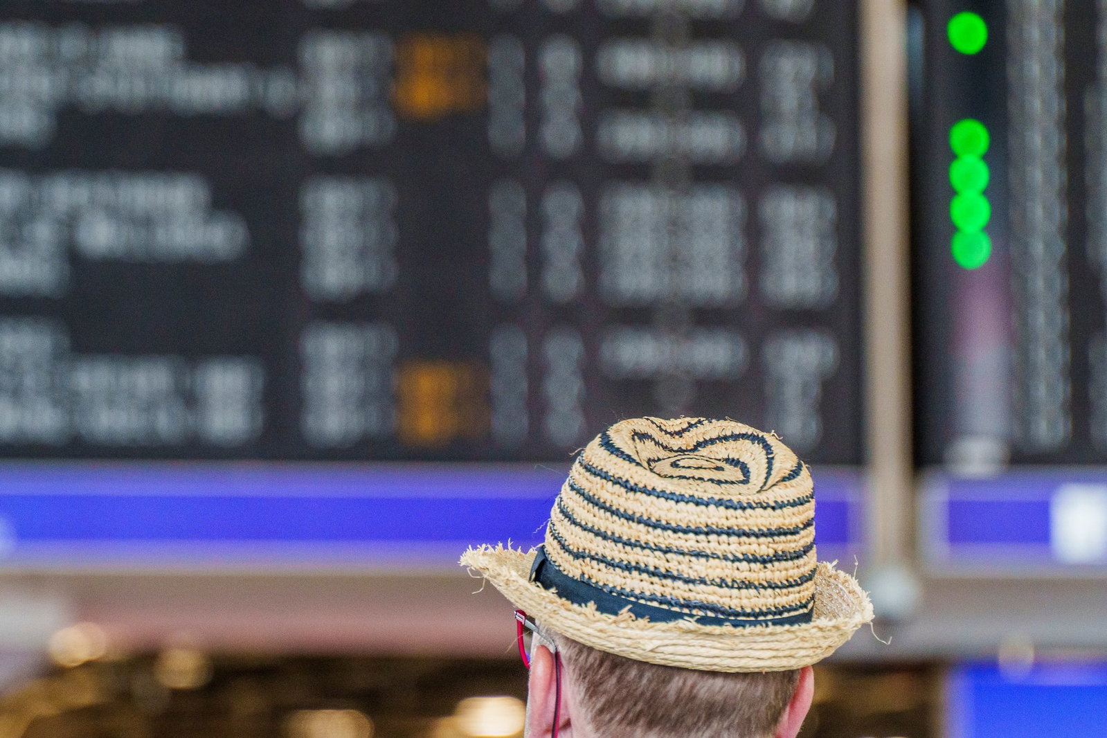 Am Frankfurter Flughafen drohen zum Ferienstart längere Wartezeiten.