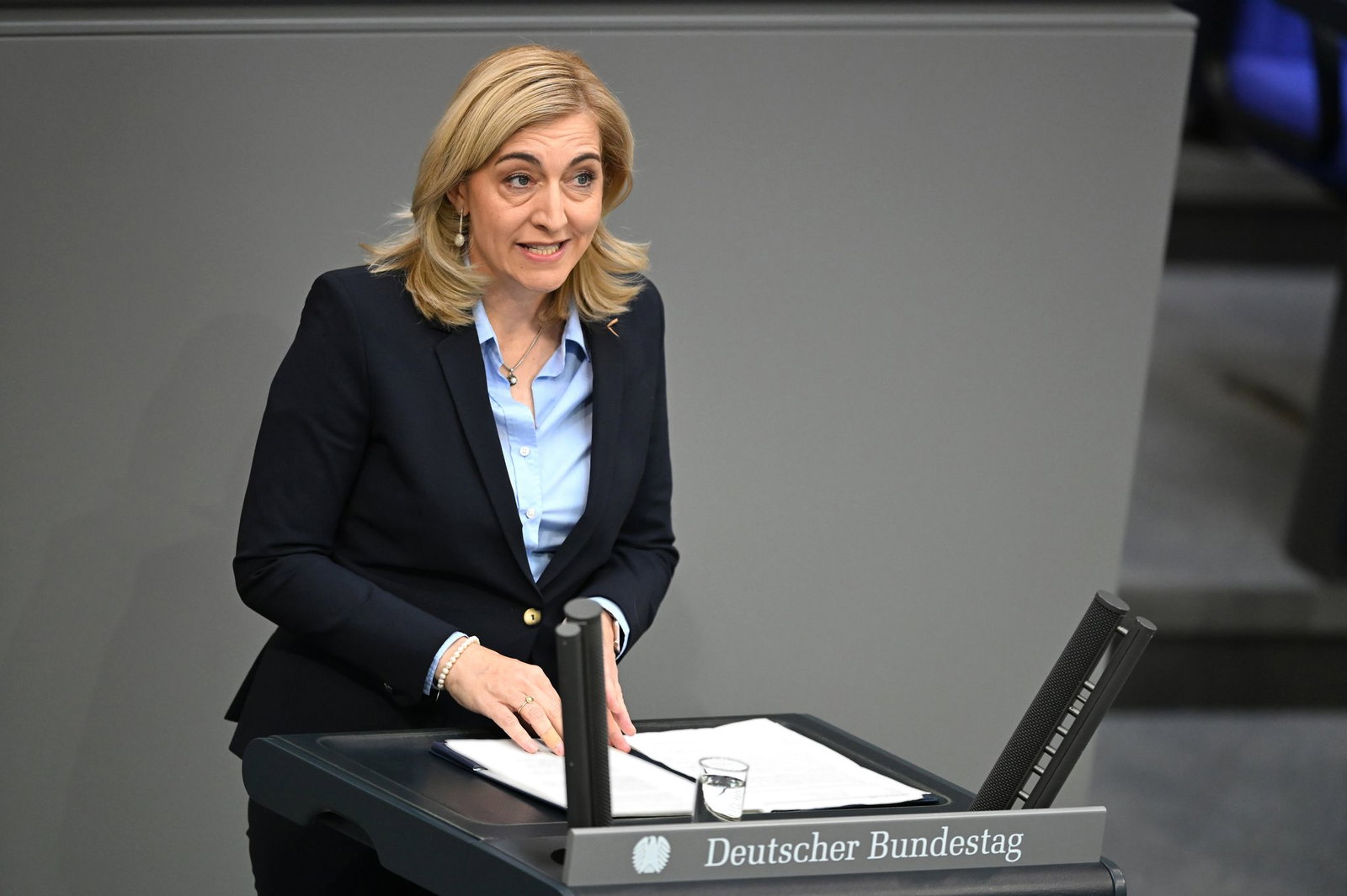 Ministerin Warken wirbt, stabile Beiträge seien kein Selbstzweck. 