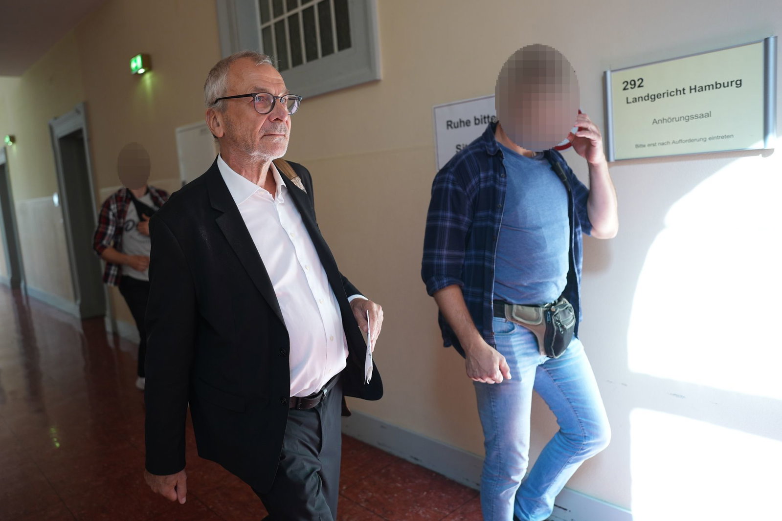 Beck nahm als Zuschauer an der Verhandlung teil. 