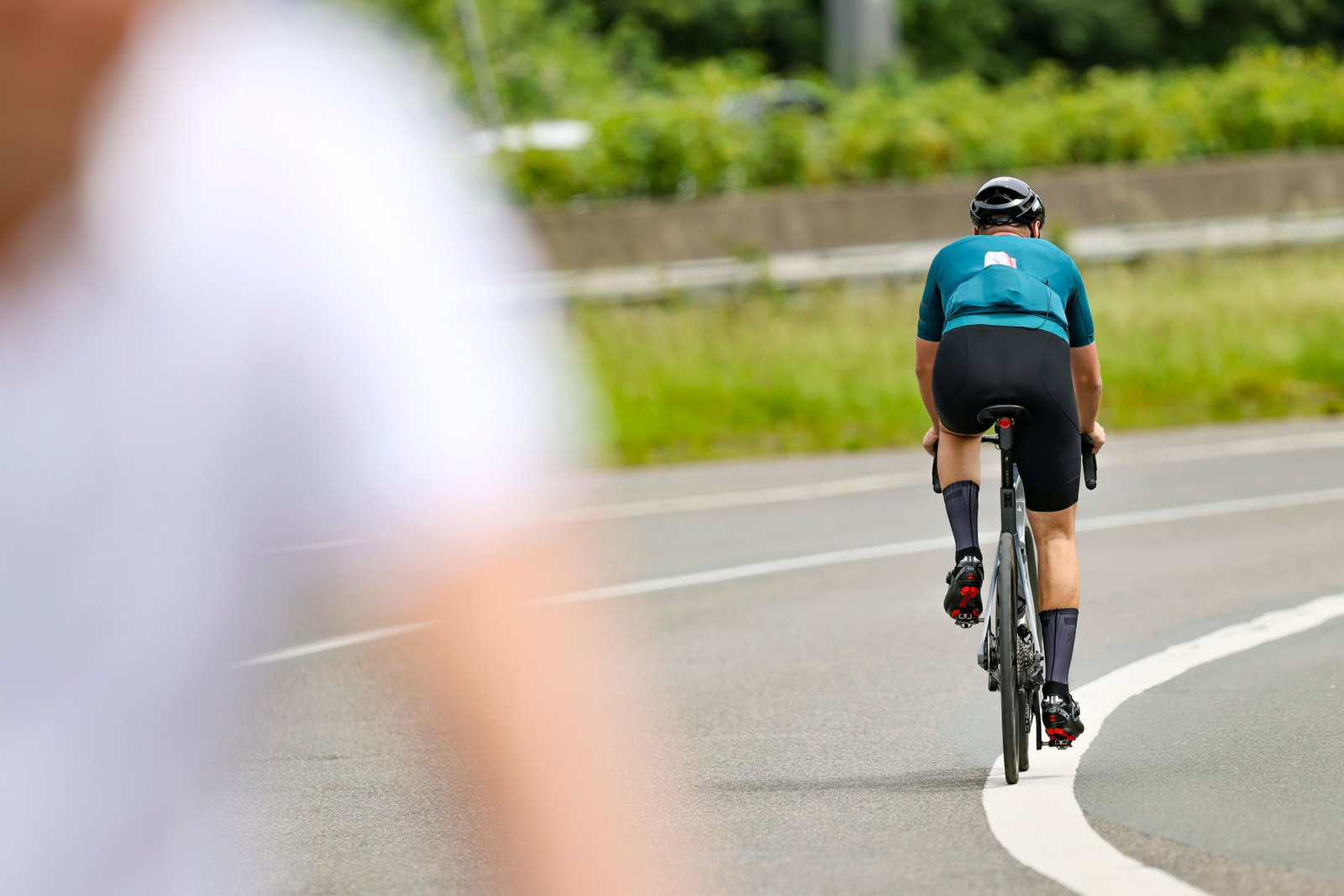 Der Radfahrer konnte nicht mehr rechtzeitig bremsen. (Symbolbild)