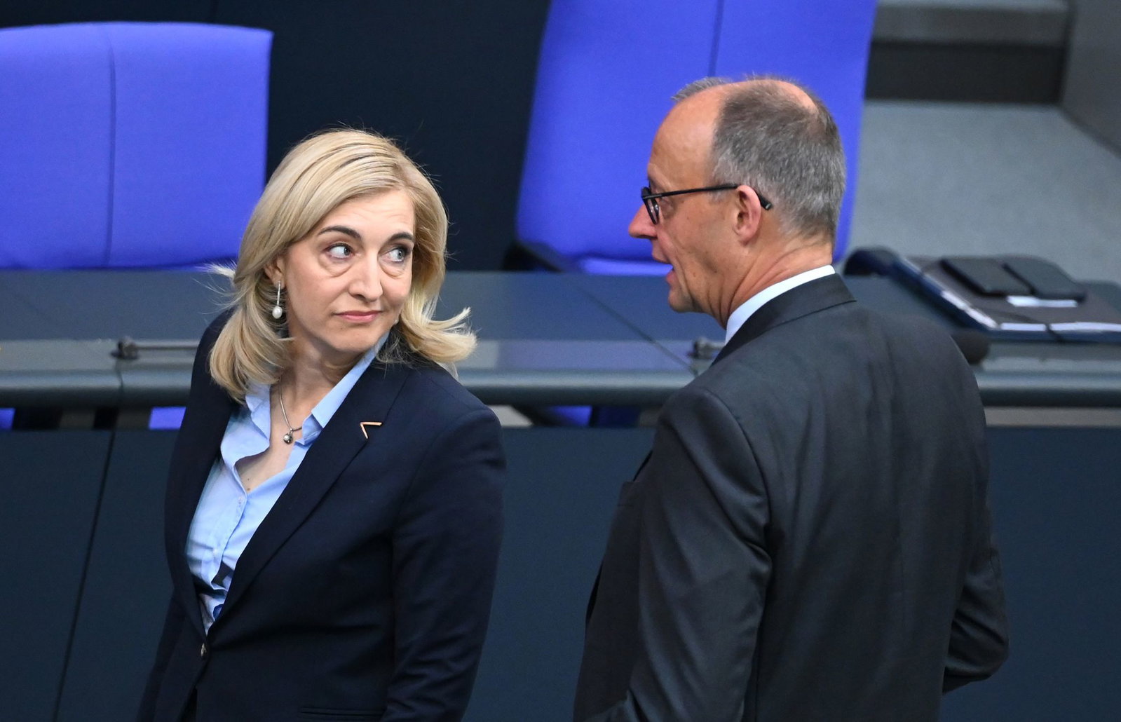Ministerin Nina Warken hat das Sparziel für 2027 noch erhöht. (Archivbild)
