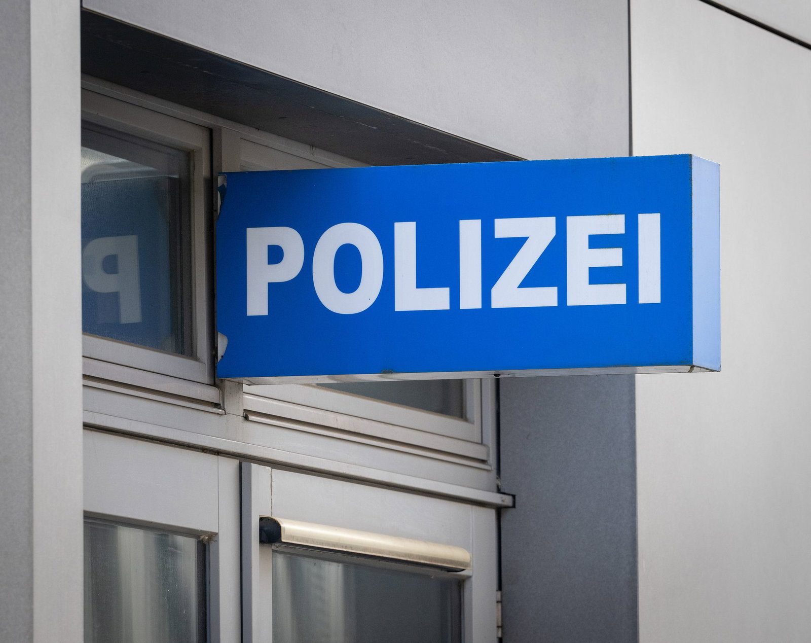 Nach dem Diebstahl sucht die Polizei nach Zeugen. (Symbolbild)