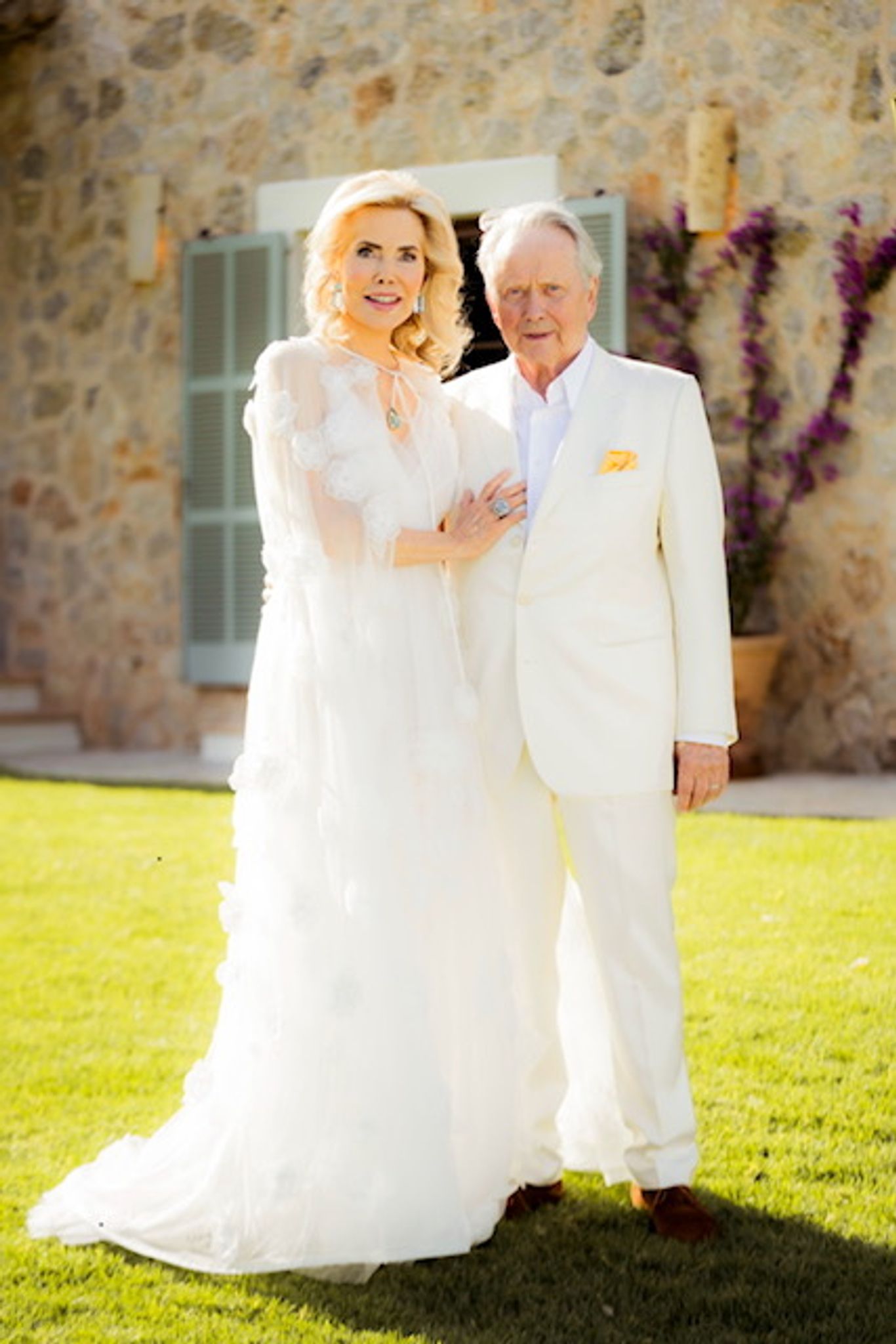 Hell gekleidet feierten die Porsches ihre Hochzeit auf Mallorca. 