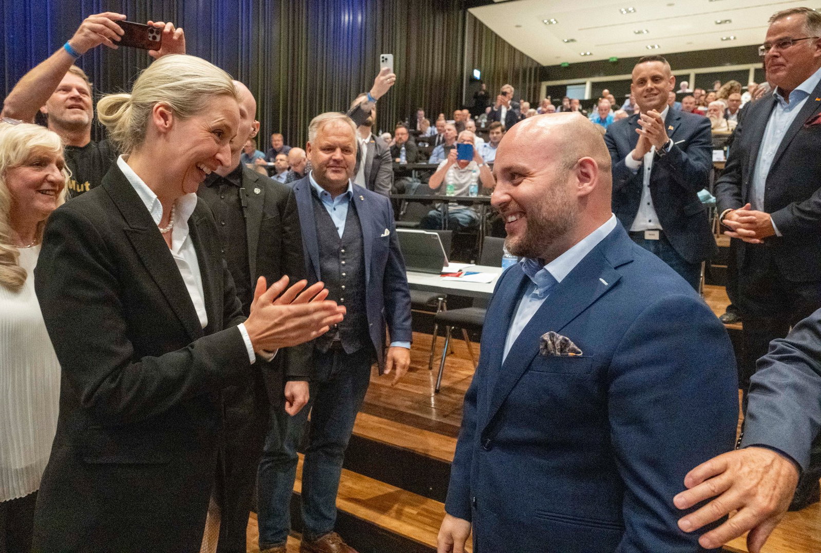 Frohnmaier war einst Weidels Sprecher, gilt als enger Vertrauter der Bundeschefin.