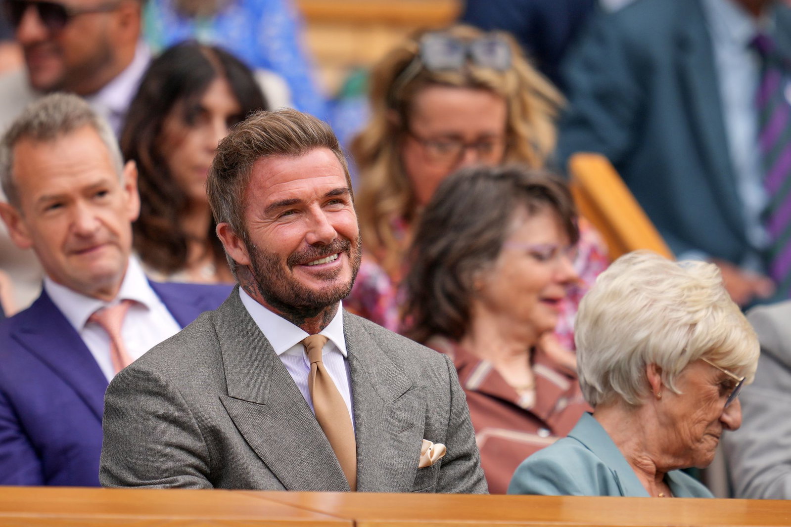 Fußball-Legende David Beckham schaute sich Titelverteidiger Jannik Sinner auf dem Centre Court an.