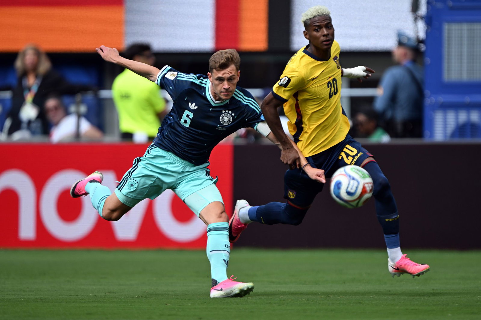 Joshua Kimmich gegen Ecuador in Aktion, die Leichtigkeit fehlt ihm noch bei der WM.