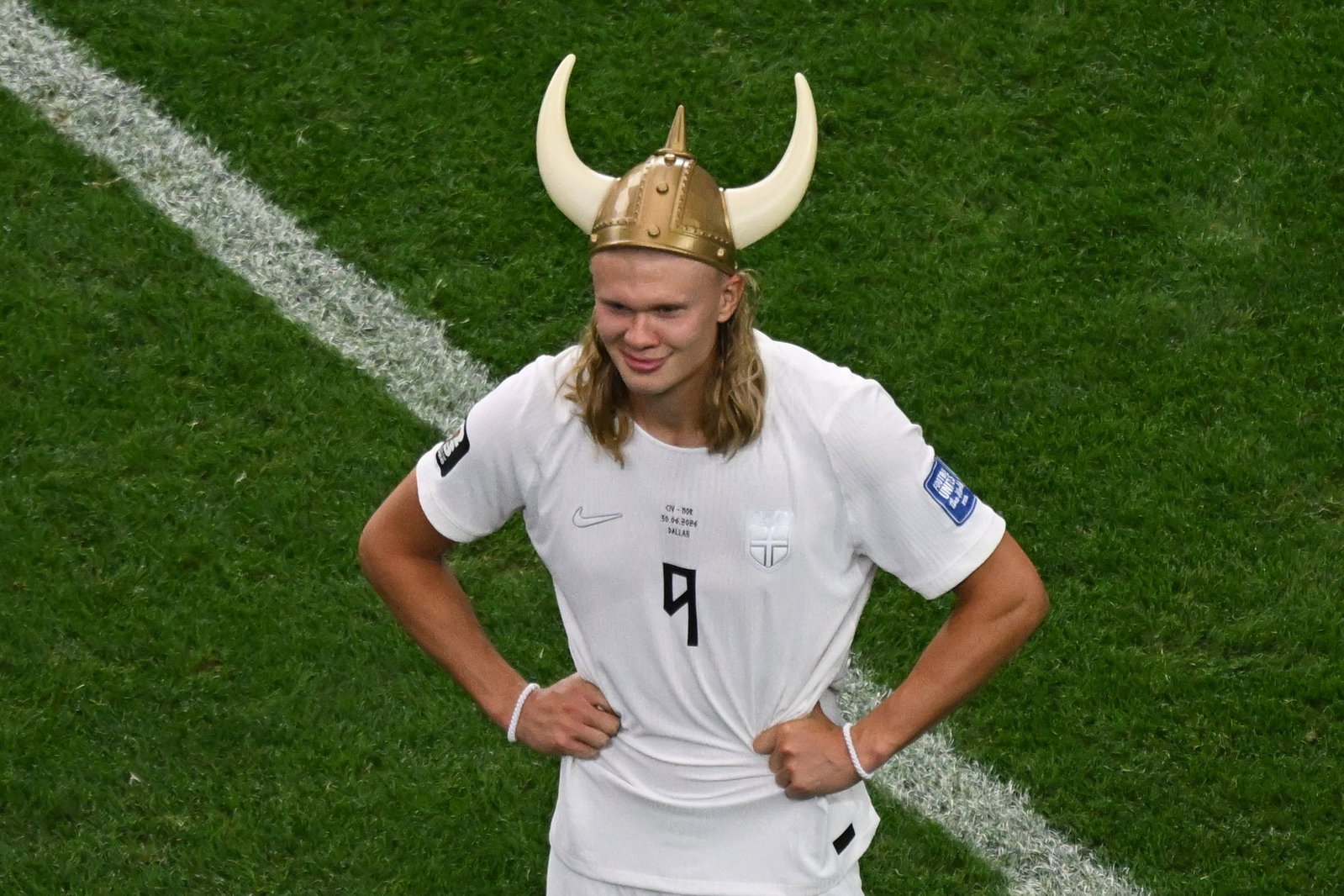 Norwegens Held mit Wikinger-Helm: Erling Haaland. 