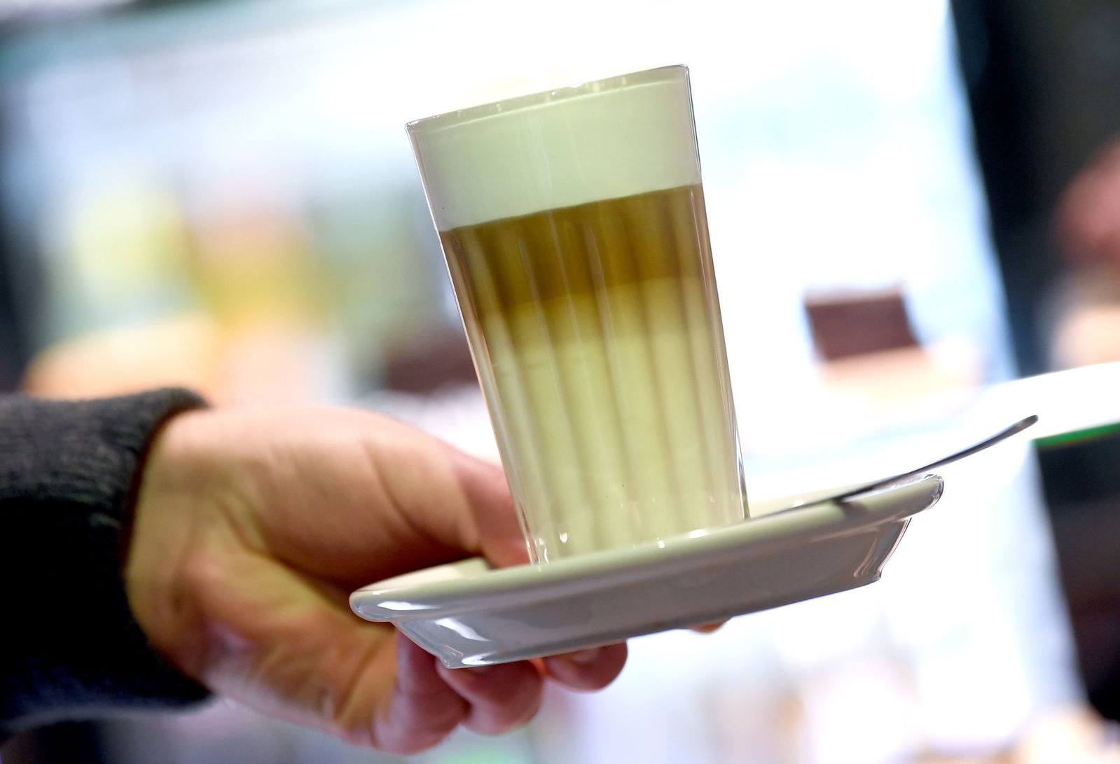 Ein Mann hatte sich an einem Latte Macchiato-Glas verletzt.(Symbolbild)