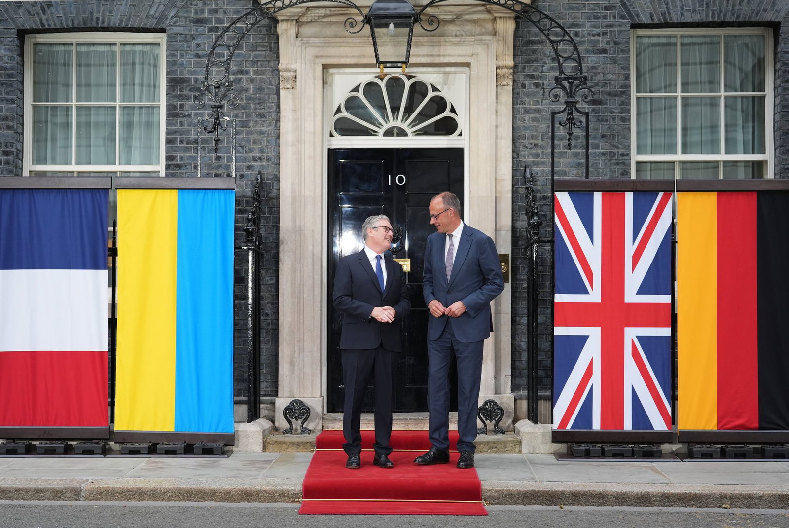Downing Street Nr. 10: Hier findet der Vierer-Gipfel zum Ukraine-Krieg mit Kanzler Merz statt.