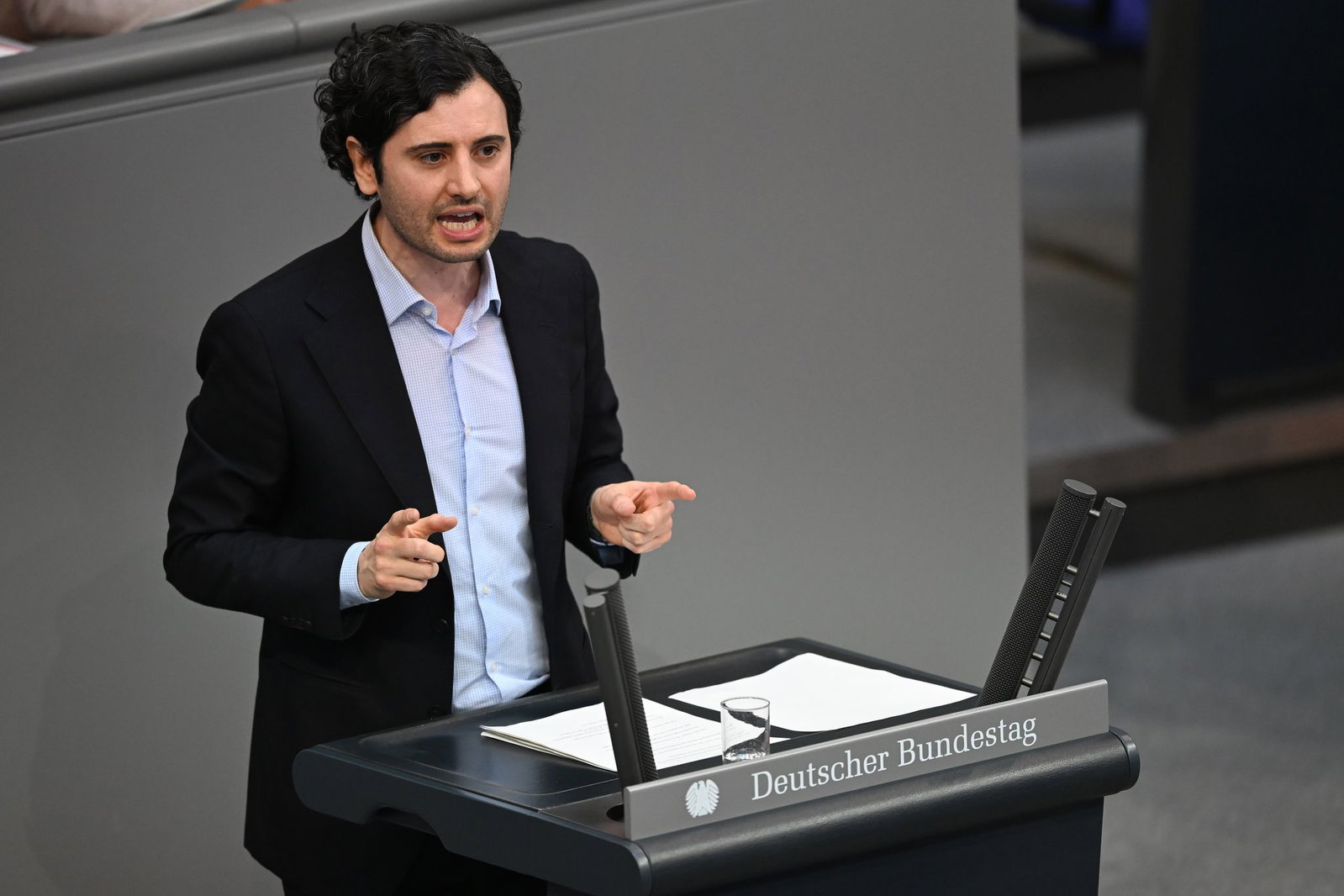 Hakan Demir, Innenpolitiker der SPD, spricht mit Blick auf die geplanten Rückführungszentren in Drittstaaten von einer «Phantomdebatte». (Archivfoto)
