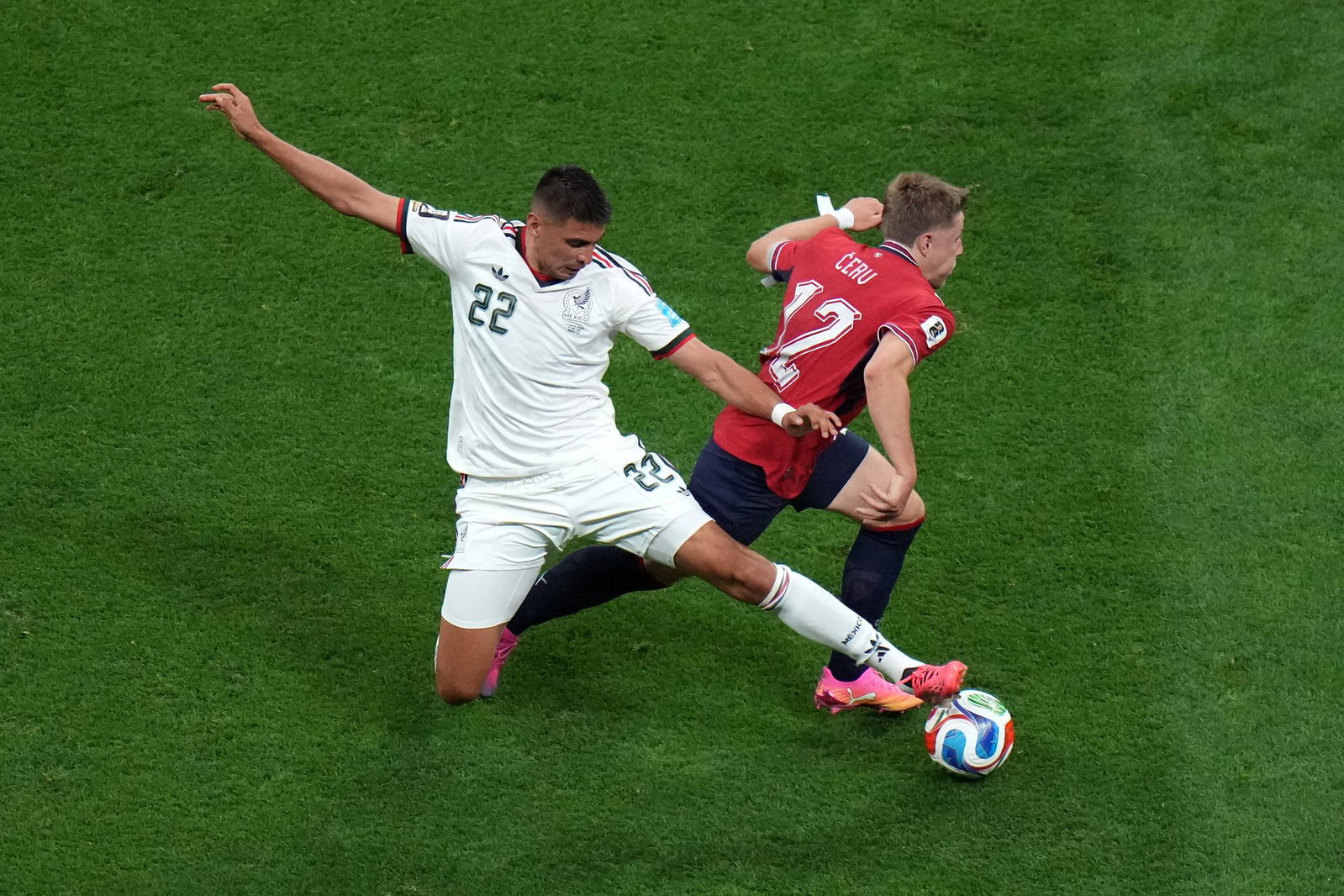 Die ganze WM für Tschechien: Einfach zu spät am Ball.