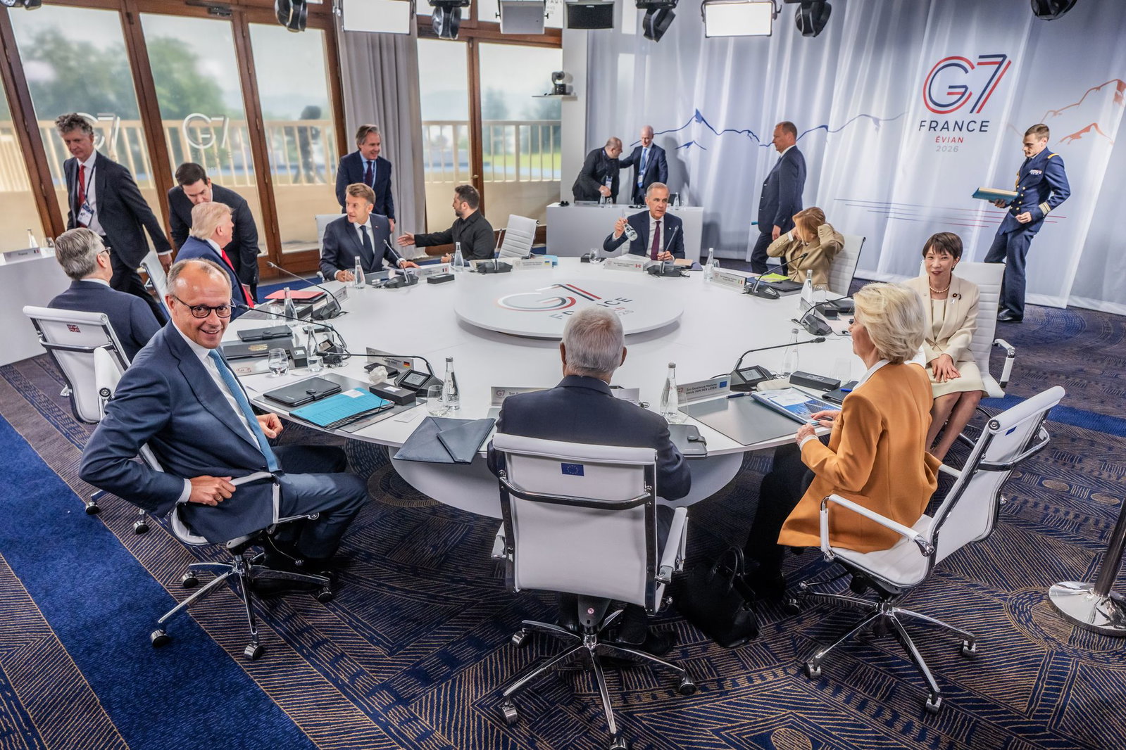 Die Staats- und Regierungschefs der G7 haben sich auf eine gemeinsame Erklärung zu geopolitischen Fragen geeinigt.