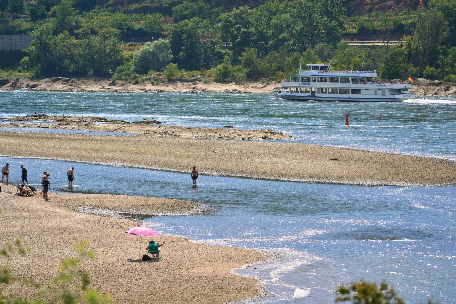 Die Marke von 25 Grad hat der Rhein schon erreicht. (Archivbild)