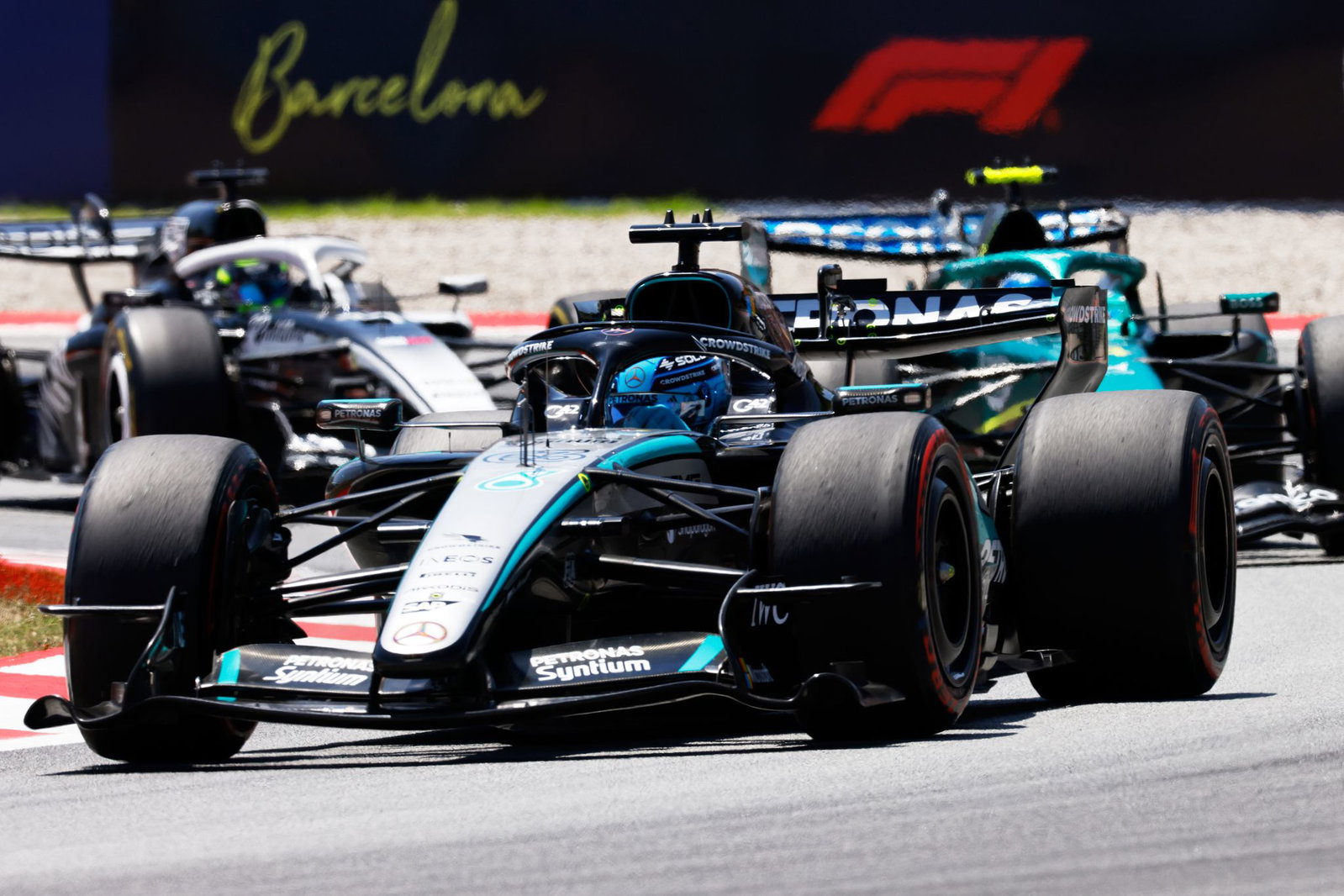 George Russell holt sich in Spanien die Pole Position.
