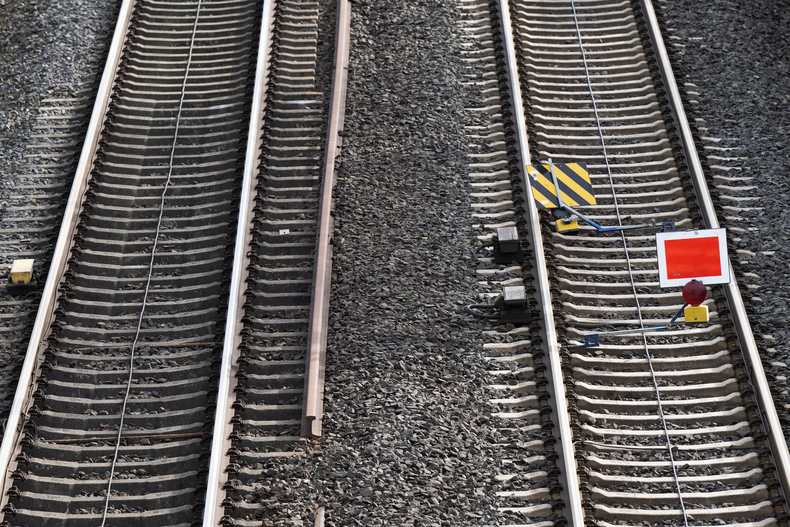 Auf einer S-Bahn-Kupplung sind zwei Jugendliche zwischen Schwetzingen und Mannheim  mitgefahren. (Symbolbild)